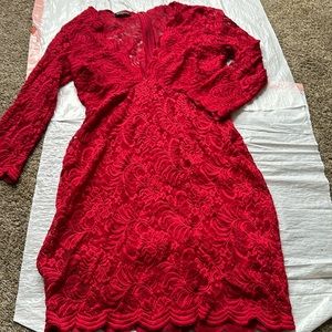 DETAILS
Step into elegance with the long  sleeve  lace dress